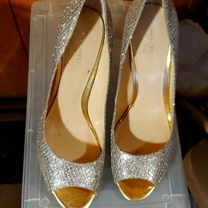 Nine West peep toe silver and gold pumps 9m